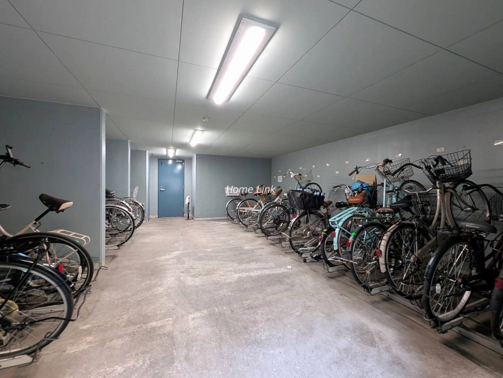 クアトロウーノ城北中央公園　駐輪場